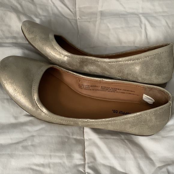 Mossimo Gold Metallic Flats - Picture 3 of 9